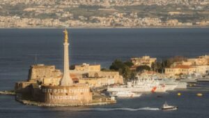 I cento anni della Regina Elisabetta: champagne e una dieta frugale i segreti della longevità reale